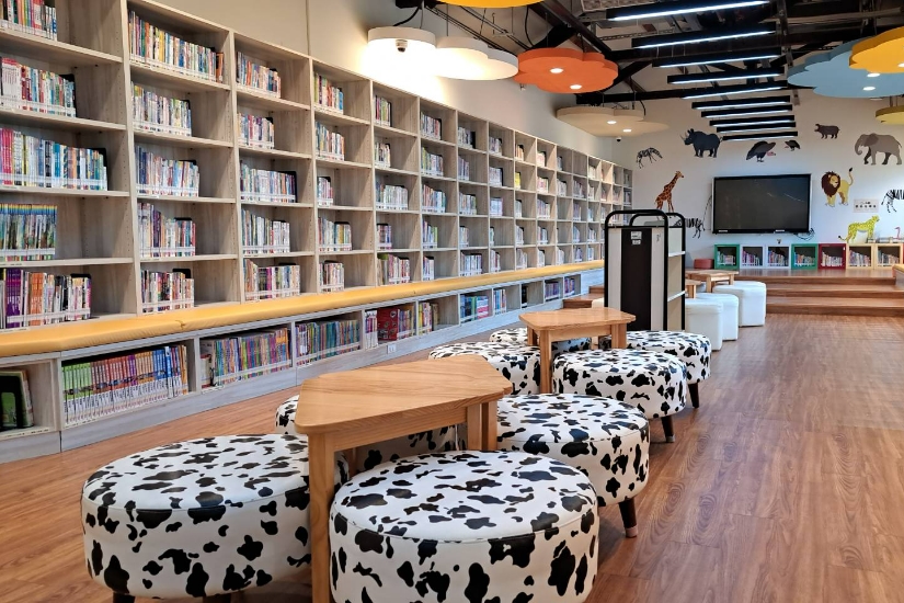 J區：書本人小夢的圖書館