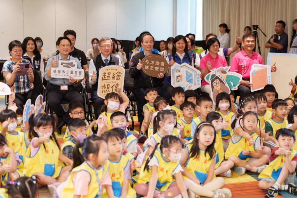 桃市圖推出《超繪想像》無字繪本展 親子共啟圖像閱讀奇幻旅程