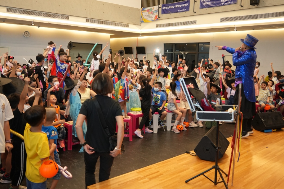 《聖誕星際大冒險》科普劇場登場 桃市圖大竹分館邀親子共遊星際聖誕